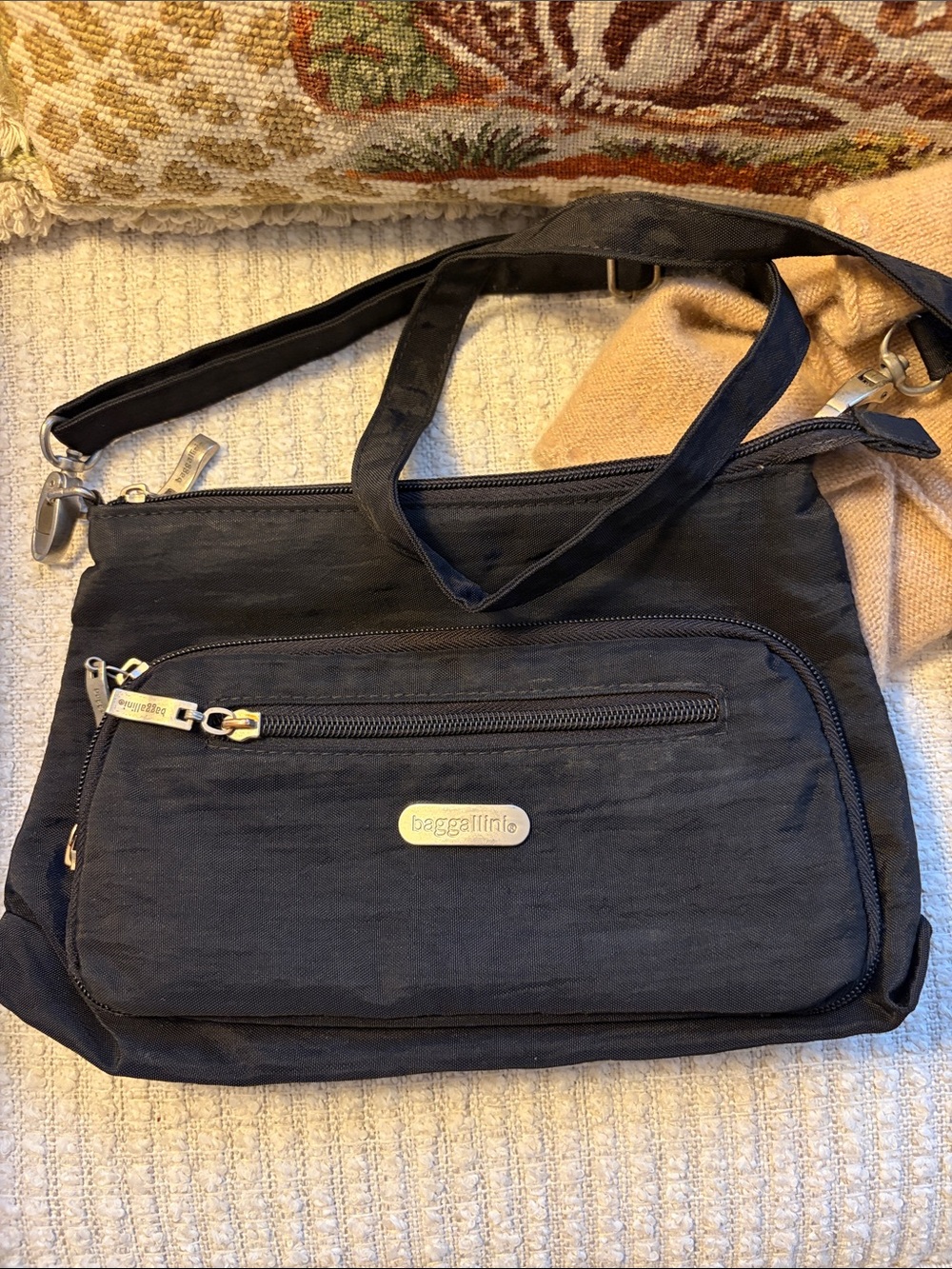 Baggallini Black Shoulder Crossbody Bag with Front Pocket